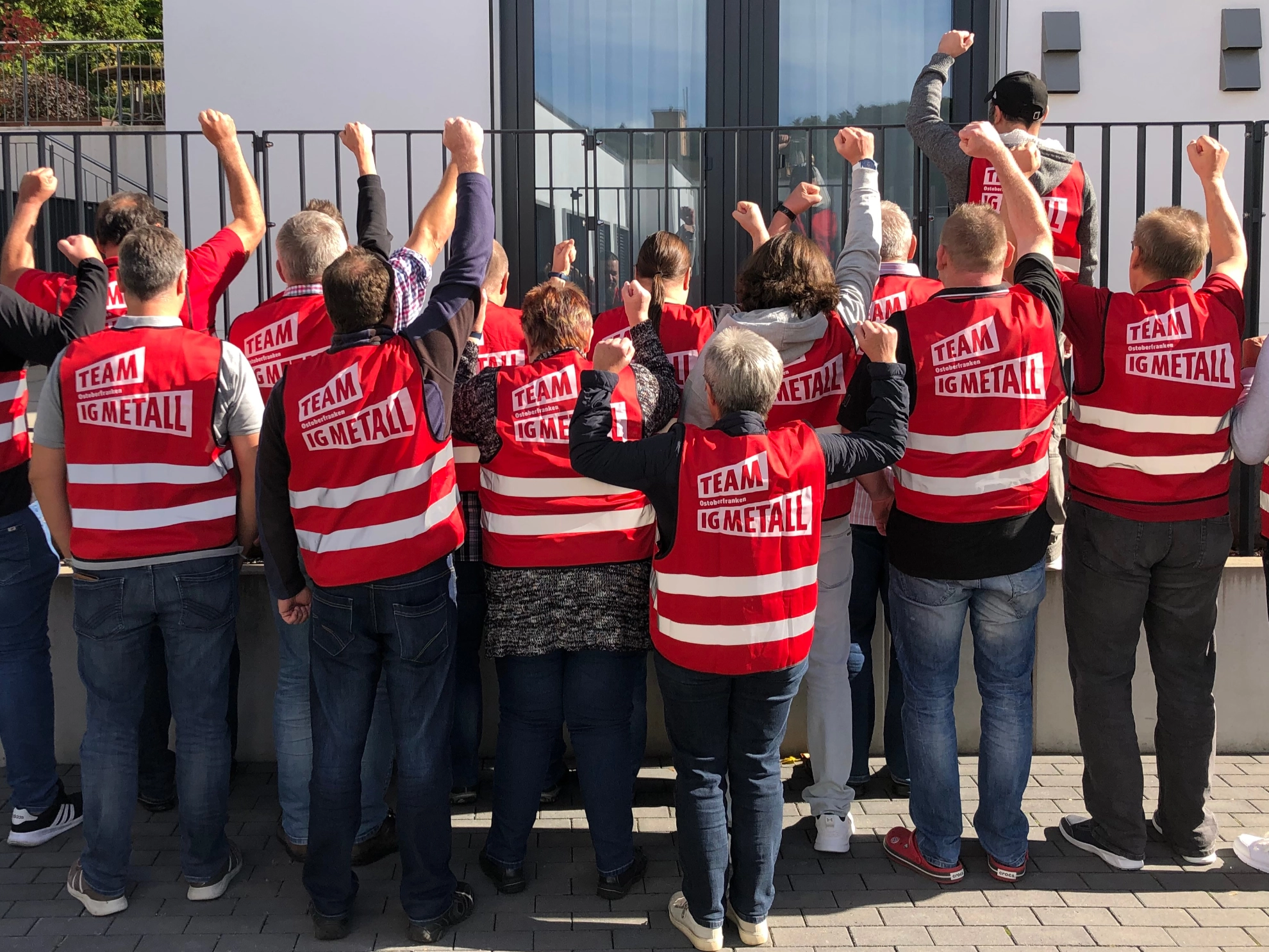 OOF-VKL mit Warnwesten