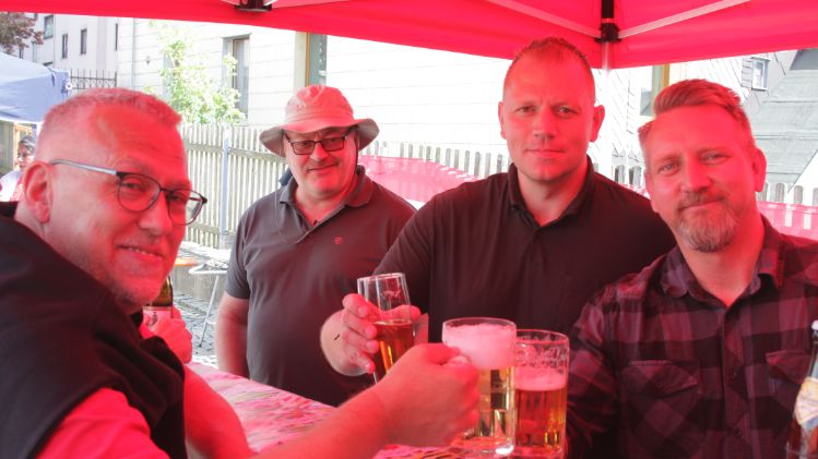 Hannelore, Benni, Thomas und Martin kümmerten sich um kühle Getränke zum Tag der Aktiven.