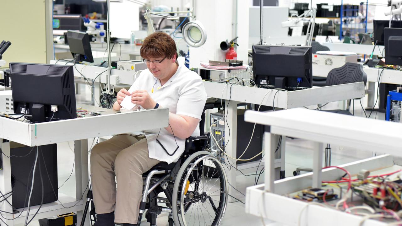 Rollstuhlgerechter Arbeitsplatz
